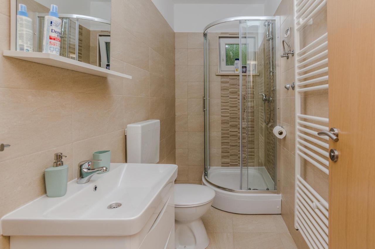 Apartmani Jadranka Starigrad Paklenica Exterior foto