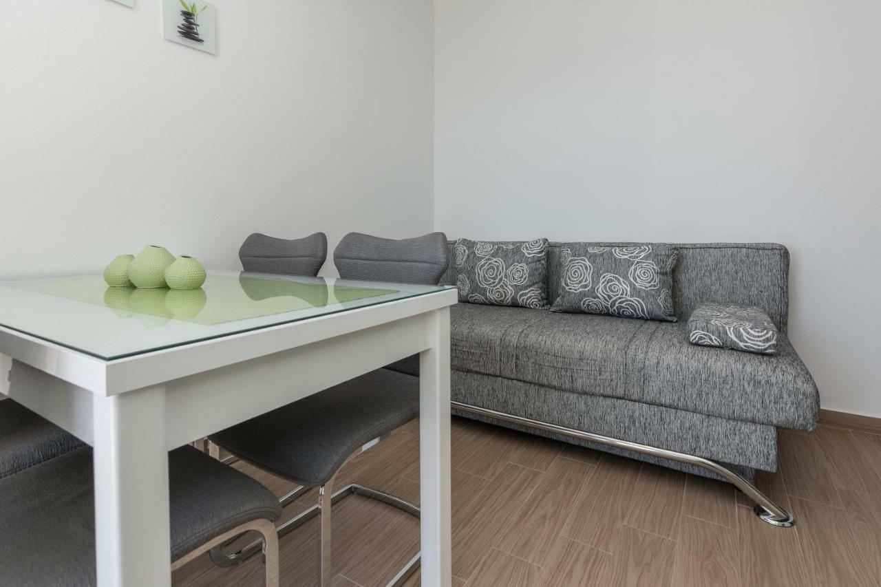 Apartmani Jadranka Starigrad Paklenica Exterior foto