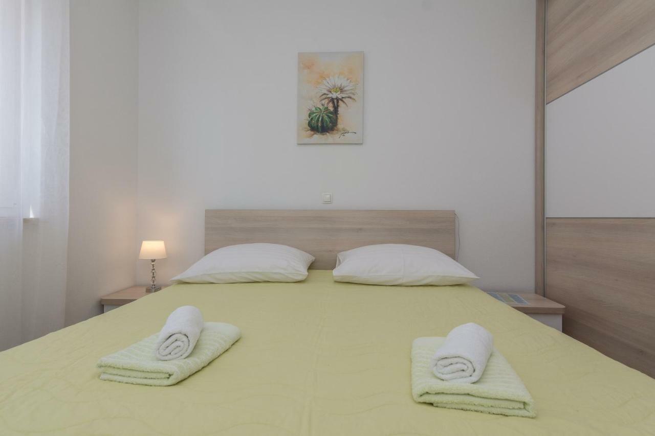 Apartmani Jadranka Starigrad Paklenica Exterior foto