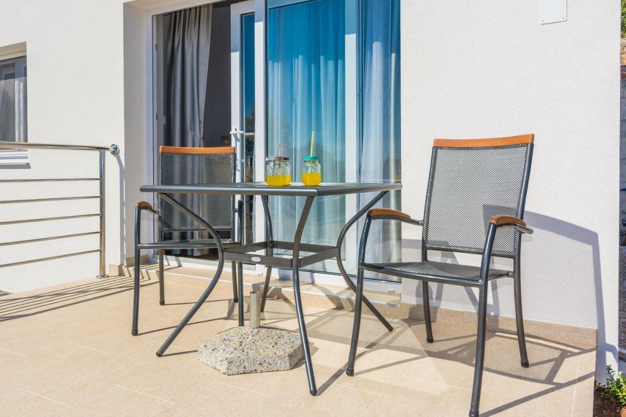 Apartmani Jadranka Starigrad Paklenica Exterior foto