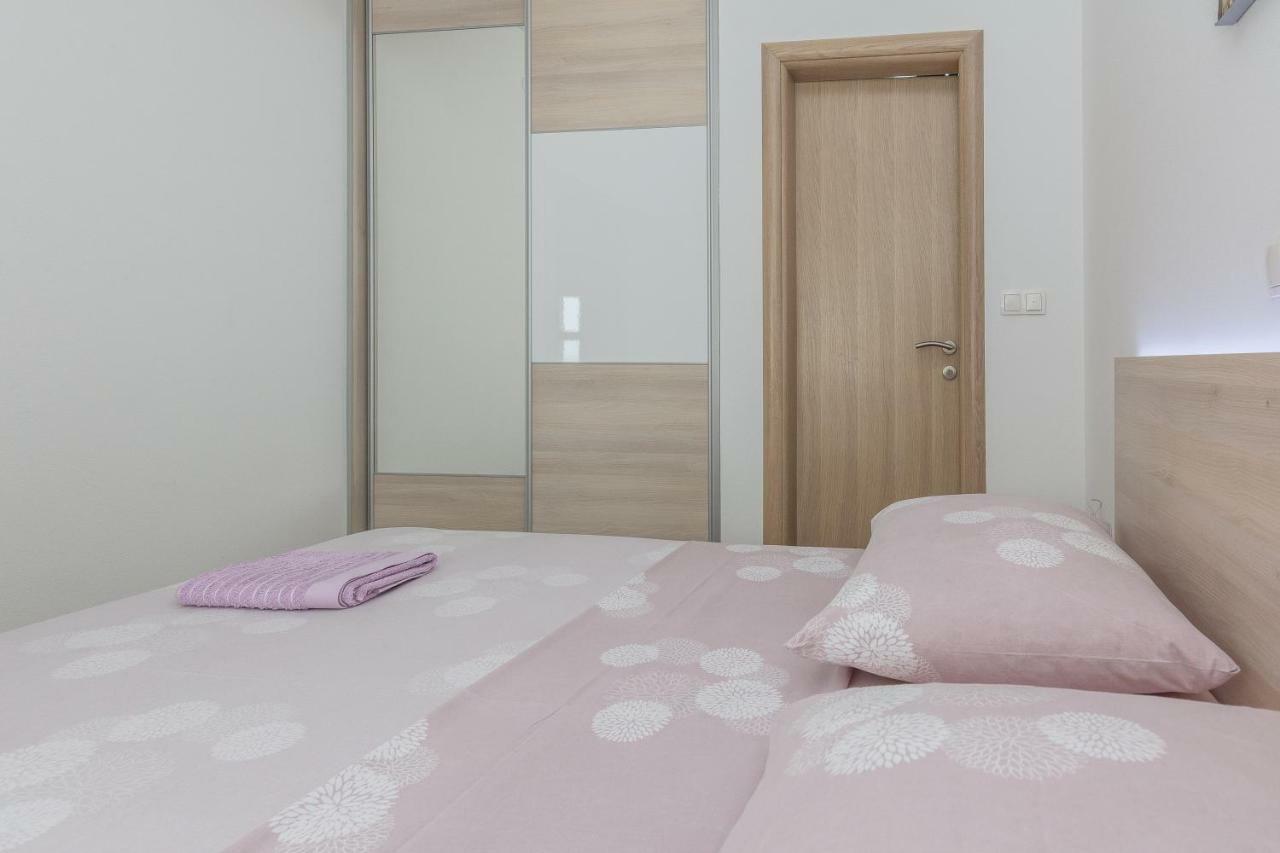 Apartmani Jadranka Starigrad Paklenica Exterior foto