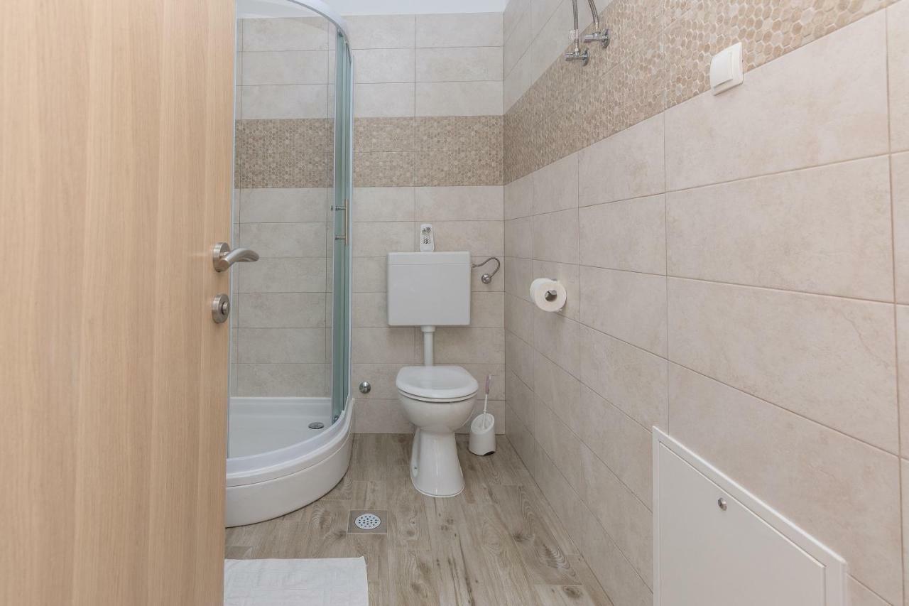 Apartmani Jadranka Starigrad Paklenica Exterior foto