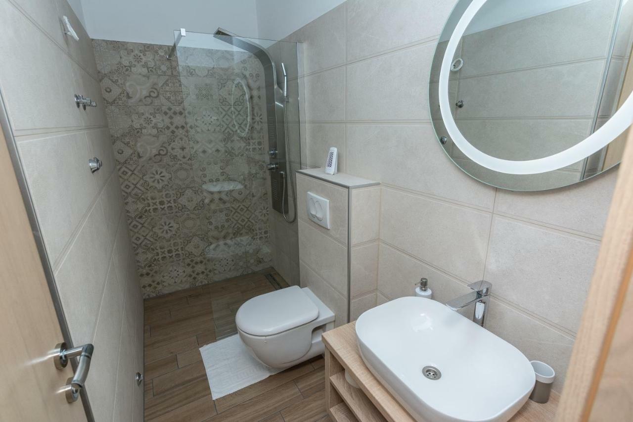 Apartmani Jadranka Starigrad Paklenica Exterior foto